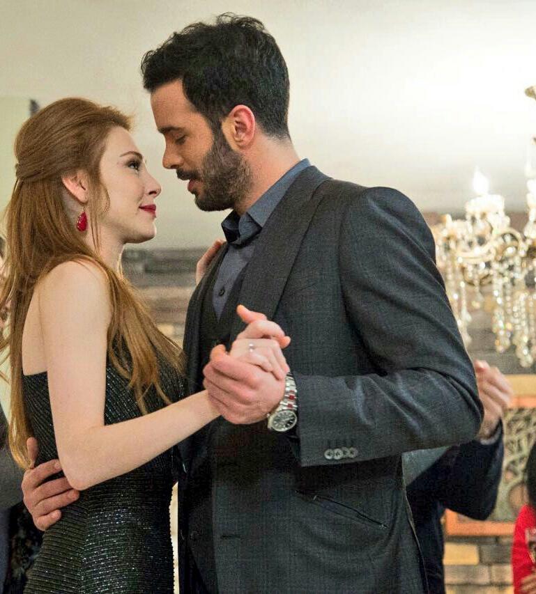 viewsome7's tweet photo. One rüzgar in the 1st dance 💞💞and other Rüzgar in 2nd dance 👶😏😊 #mucizegibi #KiralıkAşk https://t.co/y5vngIL2Tu