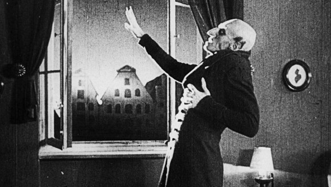 filmow's tweet photo. TOP 10 Filmow filmes de terror para ver antes de morrer https://t.co/tsUI1DVXpi https://t.co/kAUw5ZftZG