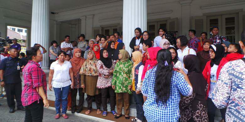 yusuf_dumdum's tweet photo. Kata @AgusYudhoyono rakyat takut sama Gubernurnya? Biarkan gambar ini yg menjawab! #Debat1PilkadaDKI https://t.co/3JoXpDrodv
