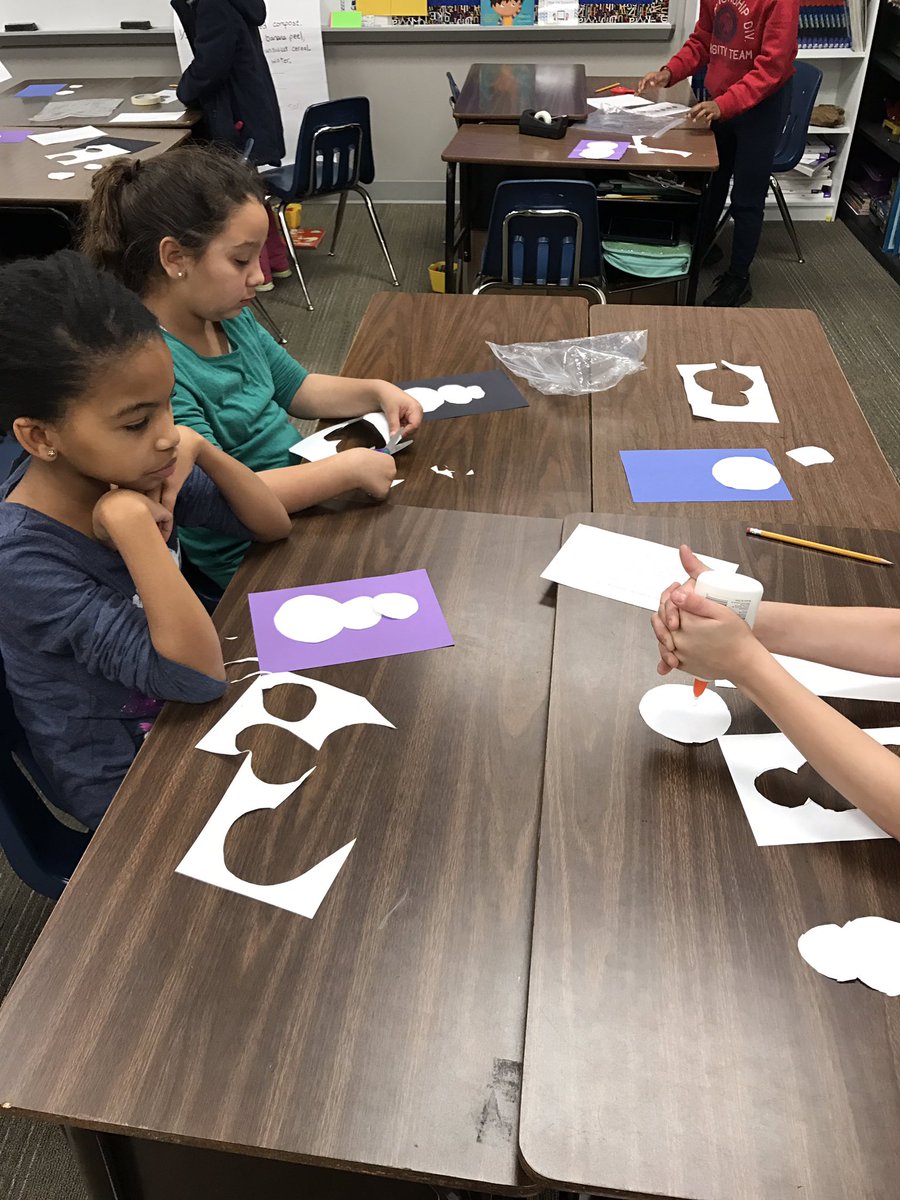 AnnaRWeston's tweet photo. Snowman Challenge 2017 #isthisteamwork #DESisBEST @DES_3rd @DESDolphins #ibprovocation https://t.co/VNJqBCIghK