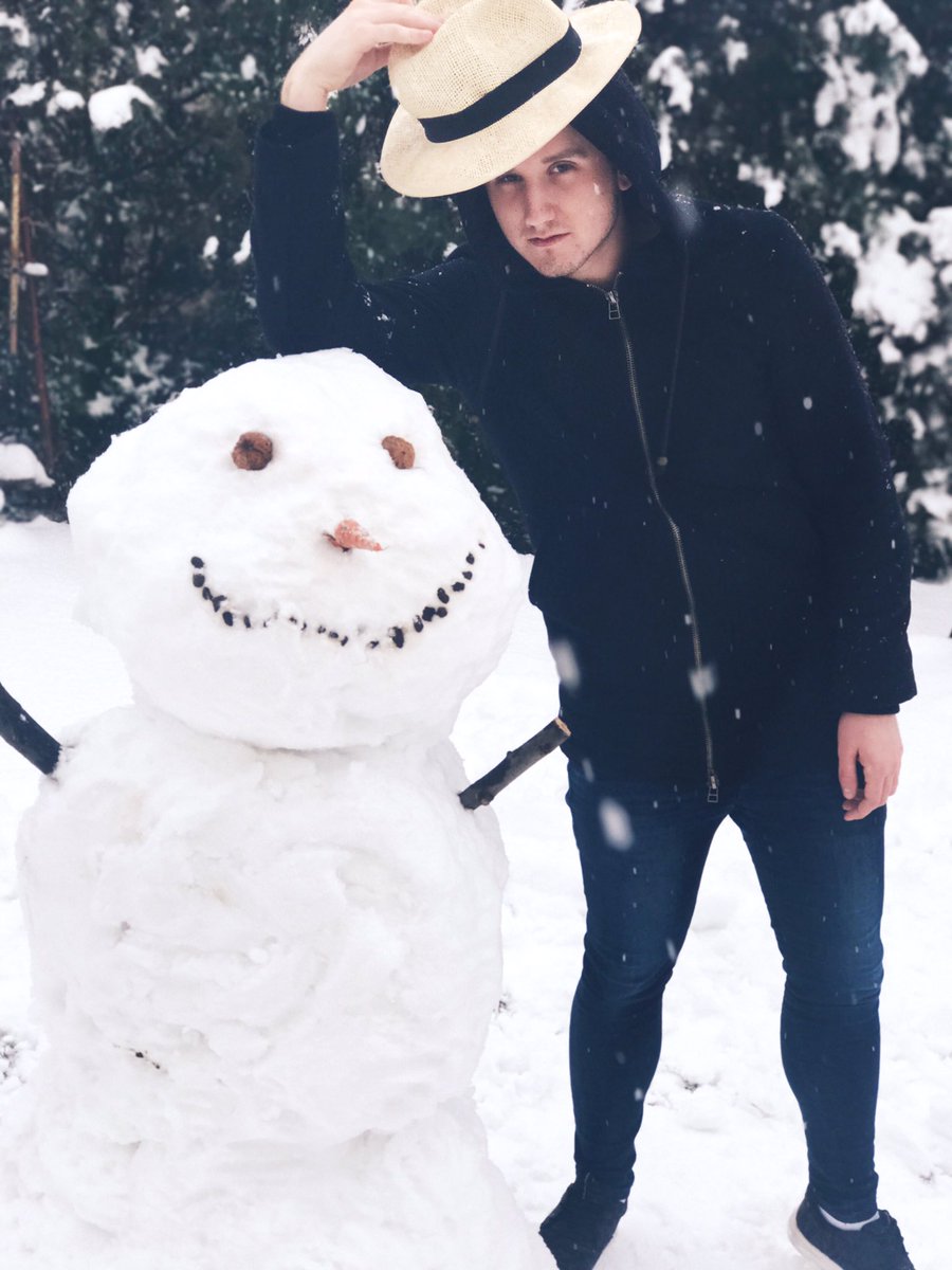 matthimer's tweet photo. ☃❄️ when it's finally snowing so much after so many years🙌 #snowday #snow #2k17 https://t.co/I4bkxSxpX6