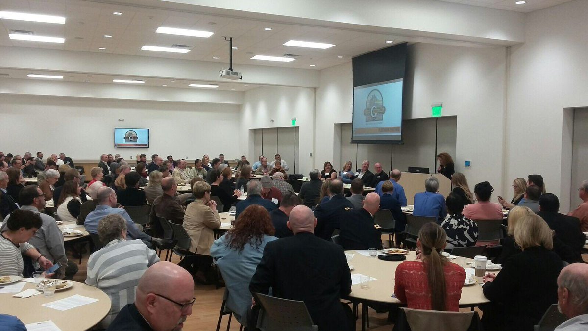 AJCityAZ's tweet photo. Sell out crowd for our new mayors! Great discussion and very informative. #pinalpartnership https://t.co/AI8mS3ffUa