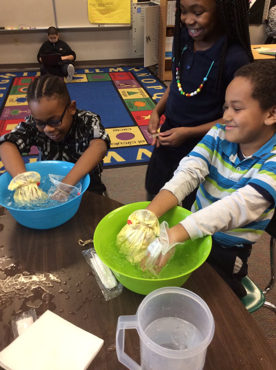 Science experiment in <a href="/AmberSutton2nd/">Amber Sutton</a> class today! Testing out how blubber helps animals stay warm. They loved it!