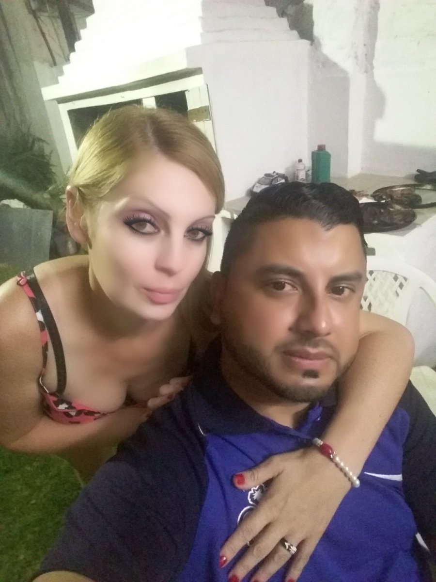 lorenarial3's tweet photo. @NenaLucifer no t da la cara que mierda subis fotos con mi marido en otras redes!te seguis conformamdo con mis sobras?q triste tu vida https://t.co/zOBHhllq94