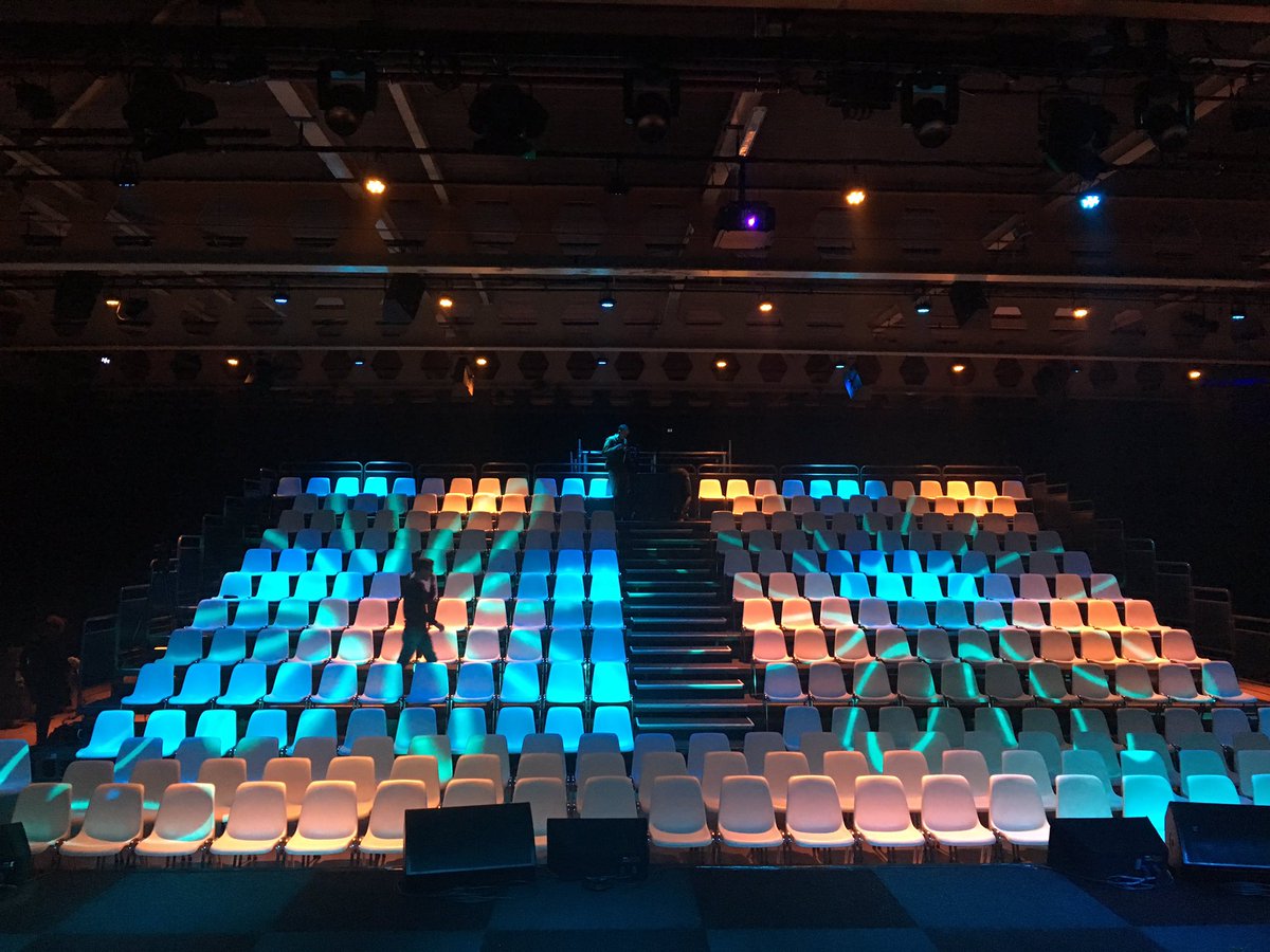Gaike_Dalenoord's tweet image. #NautaDutilh 2017 New Years Cabaret; ready to roll!