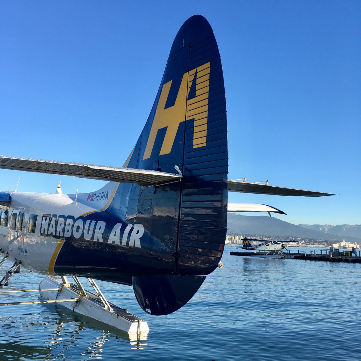VisitParksville's tweet photo. RT @HarbourAirLtd: Do you know what day it is @yvrairport? #floatplanefriday #itsathing #gowiththefloat https://t.co/AtYfOujmMH