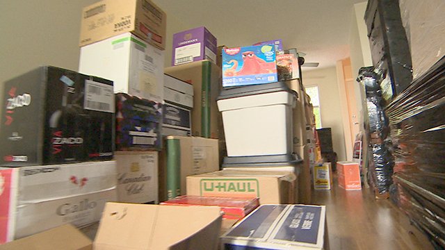 HETMOVING's tweet photo. Airing tonight on CBC

Moving company nightmares - Can you trust your mover?
https://t.co/jHMiIerJpL

#MovingCompany #TorontoMovers #Moving https://t.co/yN4MwegRy4