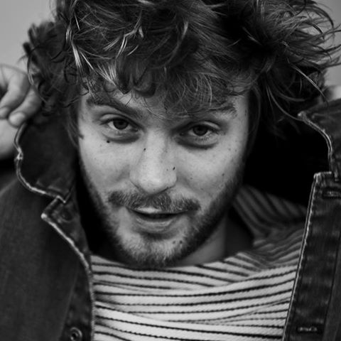 Te gast vannacht in Simone's Songlines: onze <a href="/NPORadio2/">NPO Radio 2</a> Nieuwe Naam <a href="/CharlDelemarre/">Charl Delemarre</a> ! Luister mee en wordt Lichtelijk Verlicht.... <a href="/AVROTROS/">AVROTROS</a>