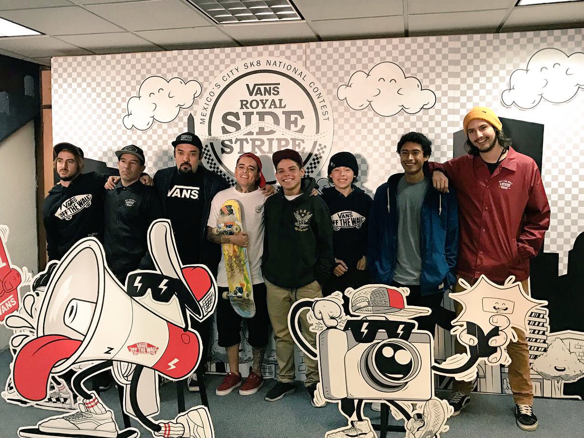 vans_mx's tweet photo. Estamos a punto de arrancar la presentación de #VansRoyalSS y la familia vino a saludar. Stay tuned! https://t.co/nFc1KlqLTX