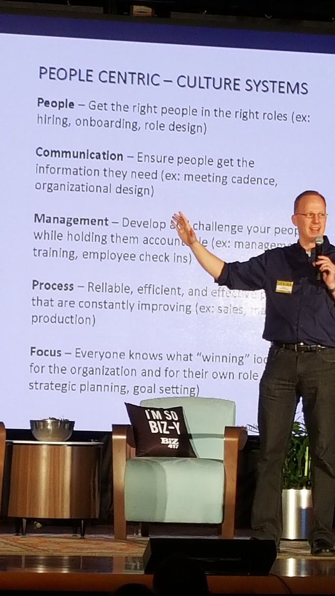 LoehrSteven's tweet photo. Look at this smile as he tells us that 1/2 of us are "below average"! #417THINKSUMMIT https://t.co/5T9XxFHqrE