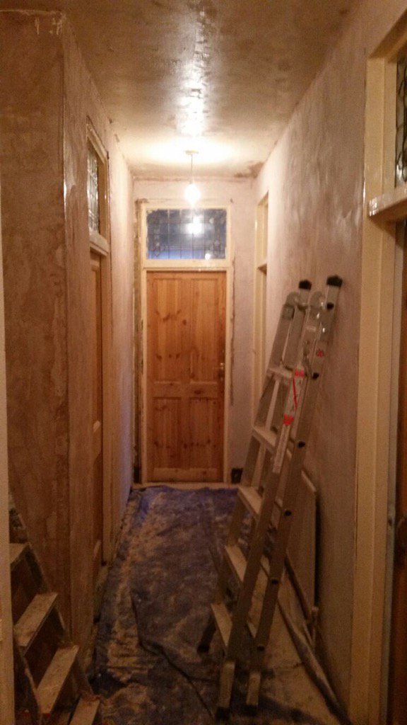 jmplasteringuk's tweet photo. #plasterer #plastering #skim #tradesman #builders #ceiling #walls ready to be plastered #bonding #hardwall #London https://t.co/lju5PsM7IN