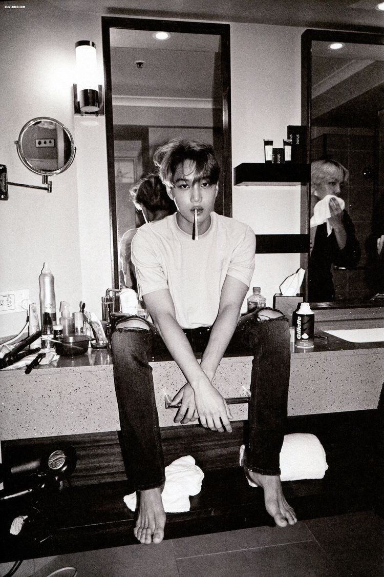 seovival's tweet photo. It's Nini's birthday!!! Omg happy birthday my special snowflake. I love you to the moon and back #HappyKAIDay https://t.co/ZbPTM02aNN