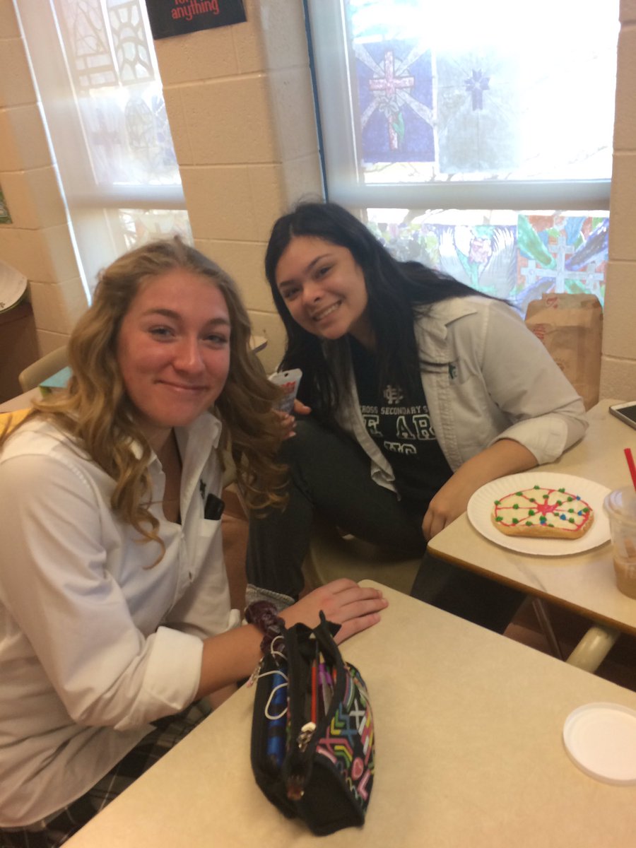 melo_jennie's tweet photo. Creating edible mandalas! #hrf30 @HolyCrossCSS @ALCDSB https://t.co/yGCixvvILb