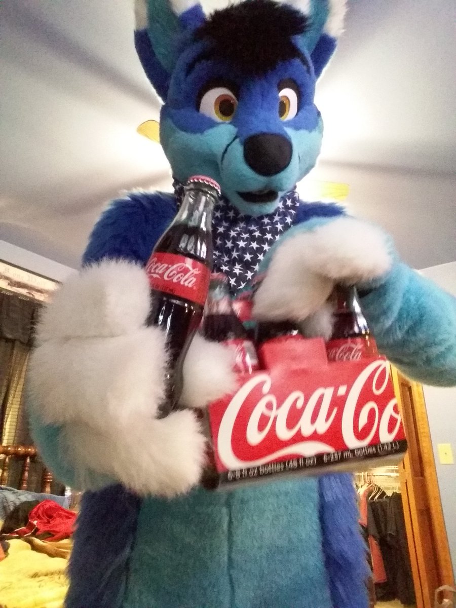 Blue Fluffaholic / Yenko Doggo tweet media