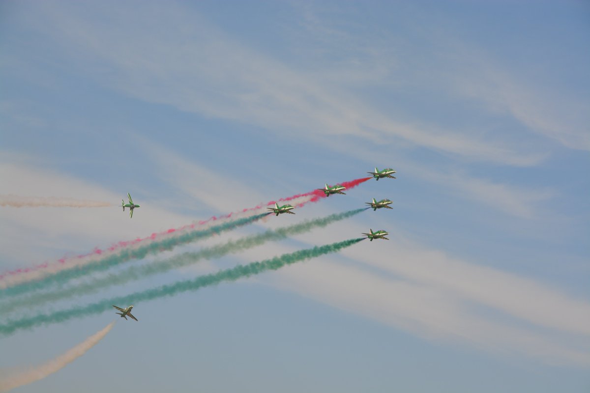 pilotalkhaldi's tweet photo. فريق #الصقور_السعودية في سماء #الثمامة ضمن فعاليات #الملتقى_الثالث_للطيران_العام @AviationWG @saudihawks88 https://t.co/M1r3x2cRJc