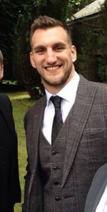 wardyyy23's tweet photo. @samwarburton_ where's that suit from big man? https://t.co/9xbxfzo4pT