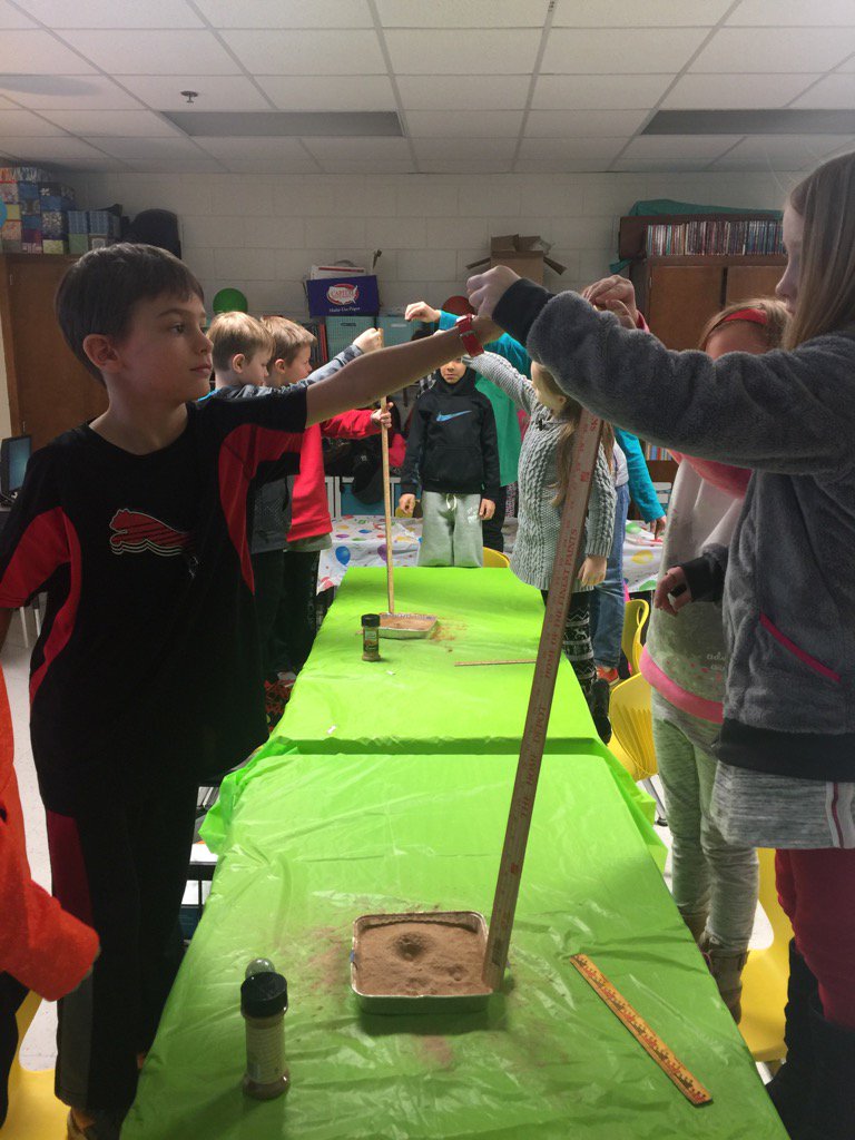 rimaharp's tweet photo. Simulating meteors hitting the moon- BAM! #doitlearnit! @MPE_Mustangs https://t.co/tIsTjbafJF