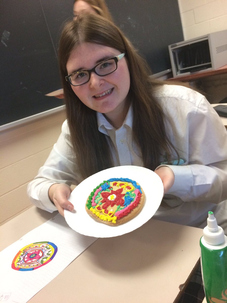 melo_jennie's tweet photo. Creating edible mandalas! #hrf30 @HolyCrossCSS @ALCDSB https://t.co/l1x27EgArJ