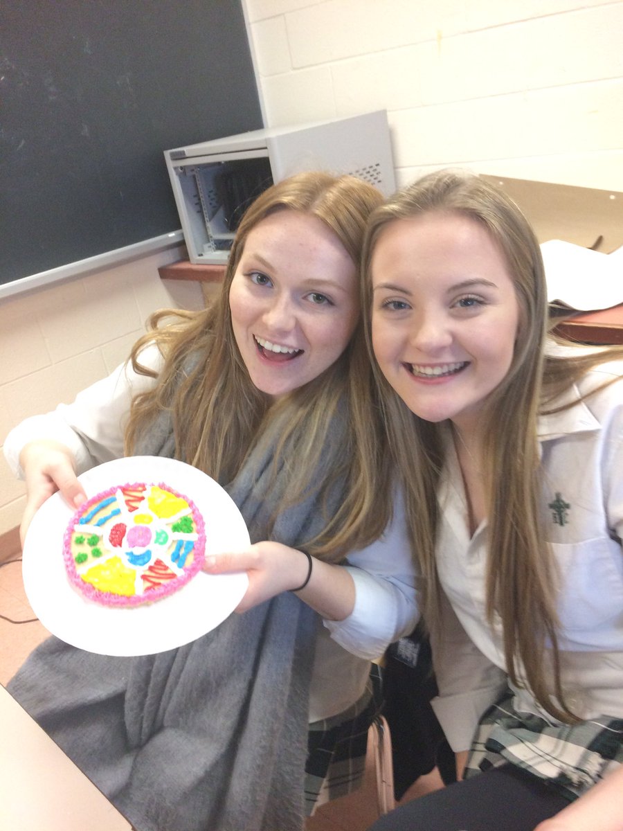melo_jennie's tweet photo. Creating edible mandalas! #hrf30 @HolyCrossCSS @ALCDSB https://t.co/l1x27EgArJ