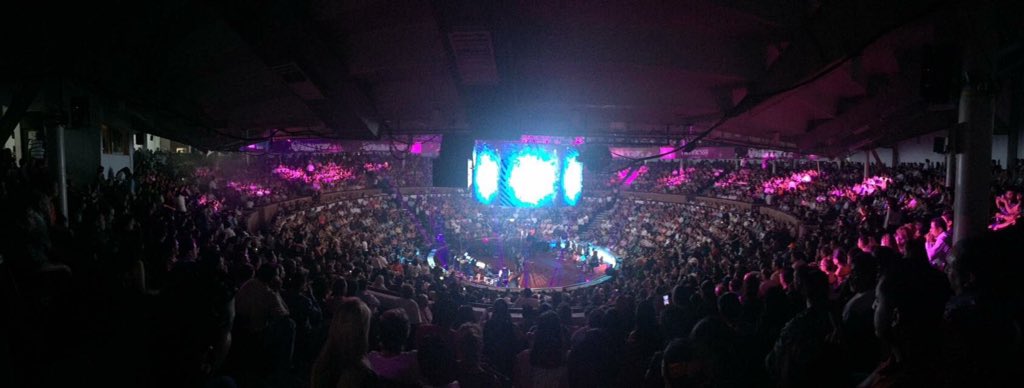 jonynadamxs's tweet image. #EnLaFNSM2017QuieroVerA @GloriaTrevi 💕😍