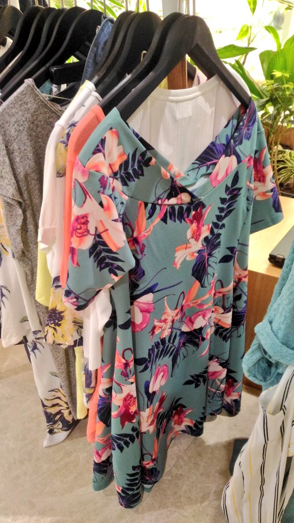 RitchStyles's tweet photo. Subtle floral gowns & dresses from @junaroseglobal are something fresh and contemporary for the plus size people out there #SS17Preview https://t.co/ja7pVvgr3o