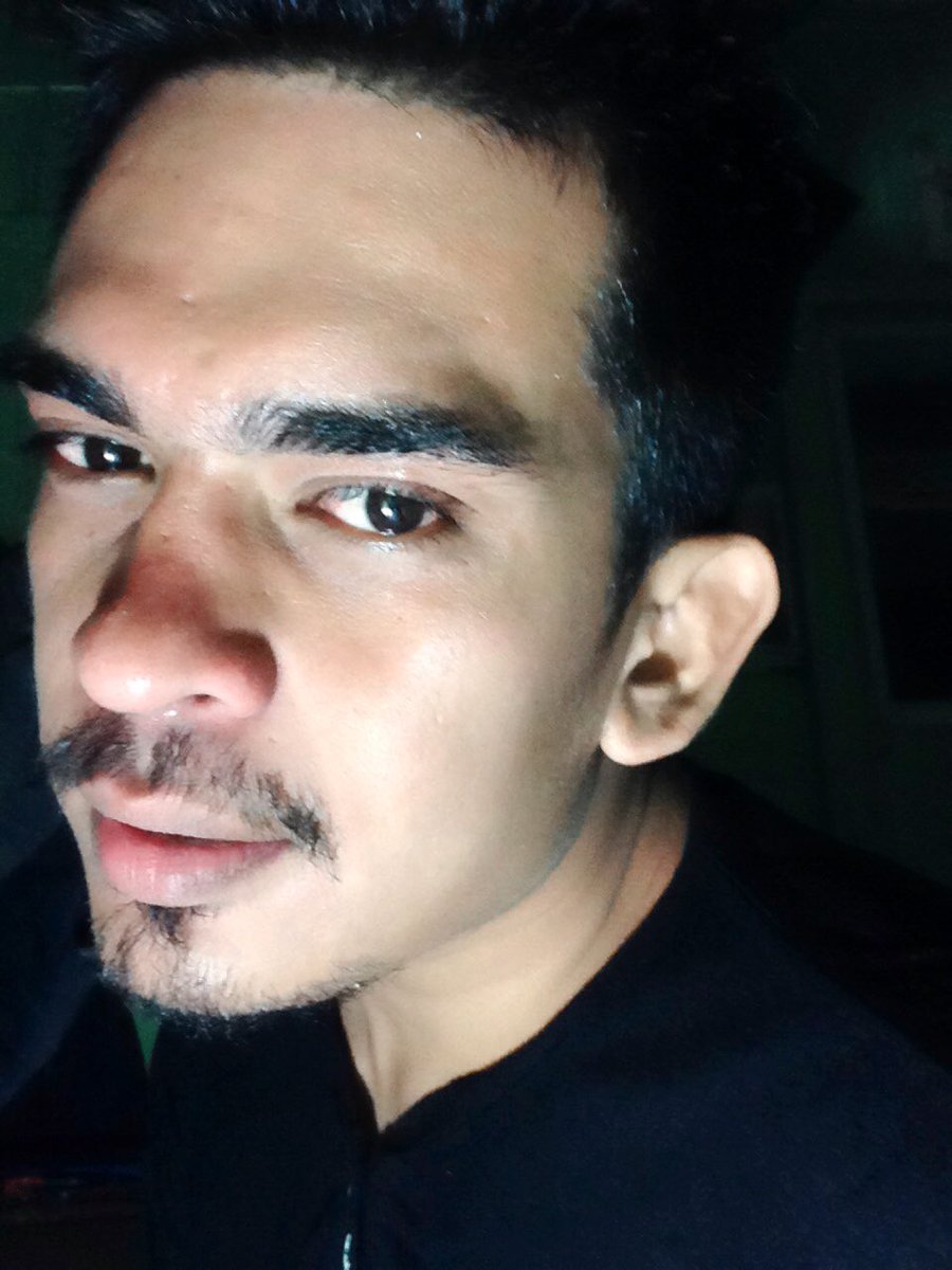 IsralageIsra's tweet photo. Gak bisa tidur =') ;^L di serang flu ='(  hidung merah udah kayak pinikio =( https://t.co/F6MX356etQ