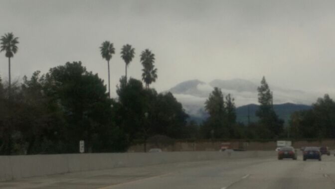 jhjones's tweet photo. Palm trees and snow-capped peaks. #WhyILoveLA reason #1 of many. #RoadTrip https://t.co/oFb3eCpLDu