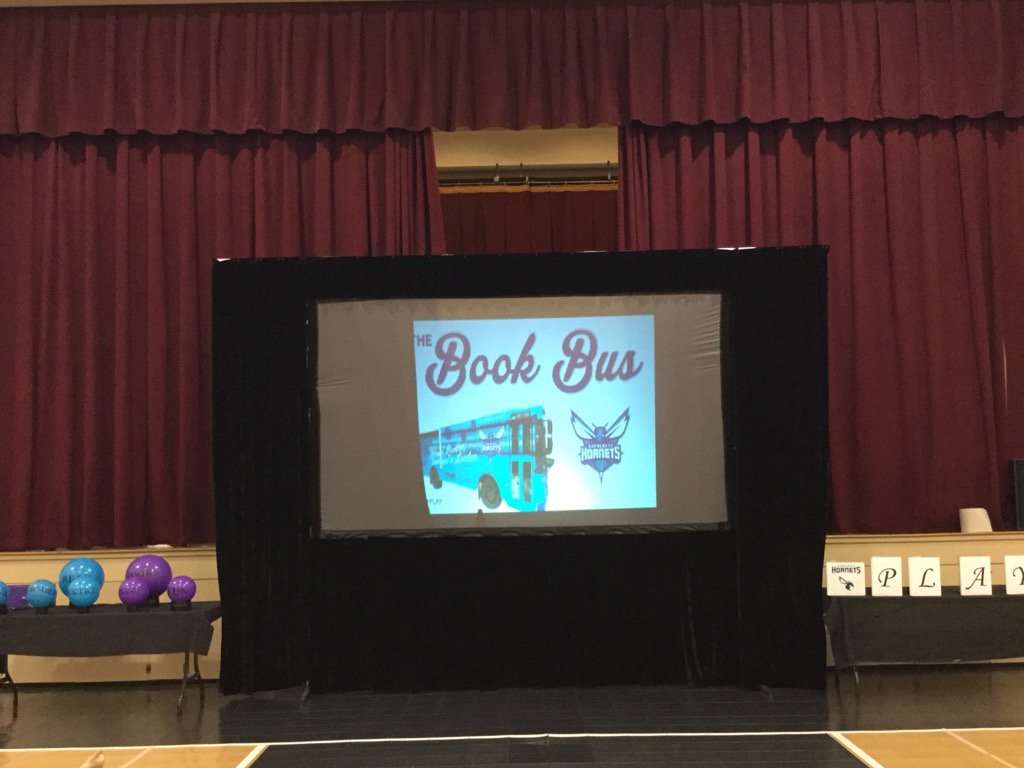 Students are chanting "Hugo!" <a href="/hornets/">Charlotte Hornets</a> #HNSAtheextradegree <a href="/GastonSchools/">GastonCountySchools</a> #gcsk12