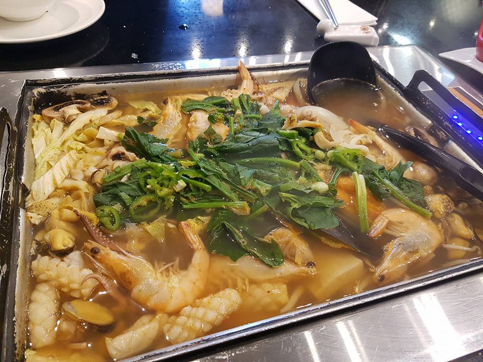 Warming up with a pretty spectacular seafood casserole from Ginseng <a href="/westoneplaza/">@westoneplaza</a>