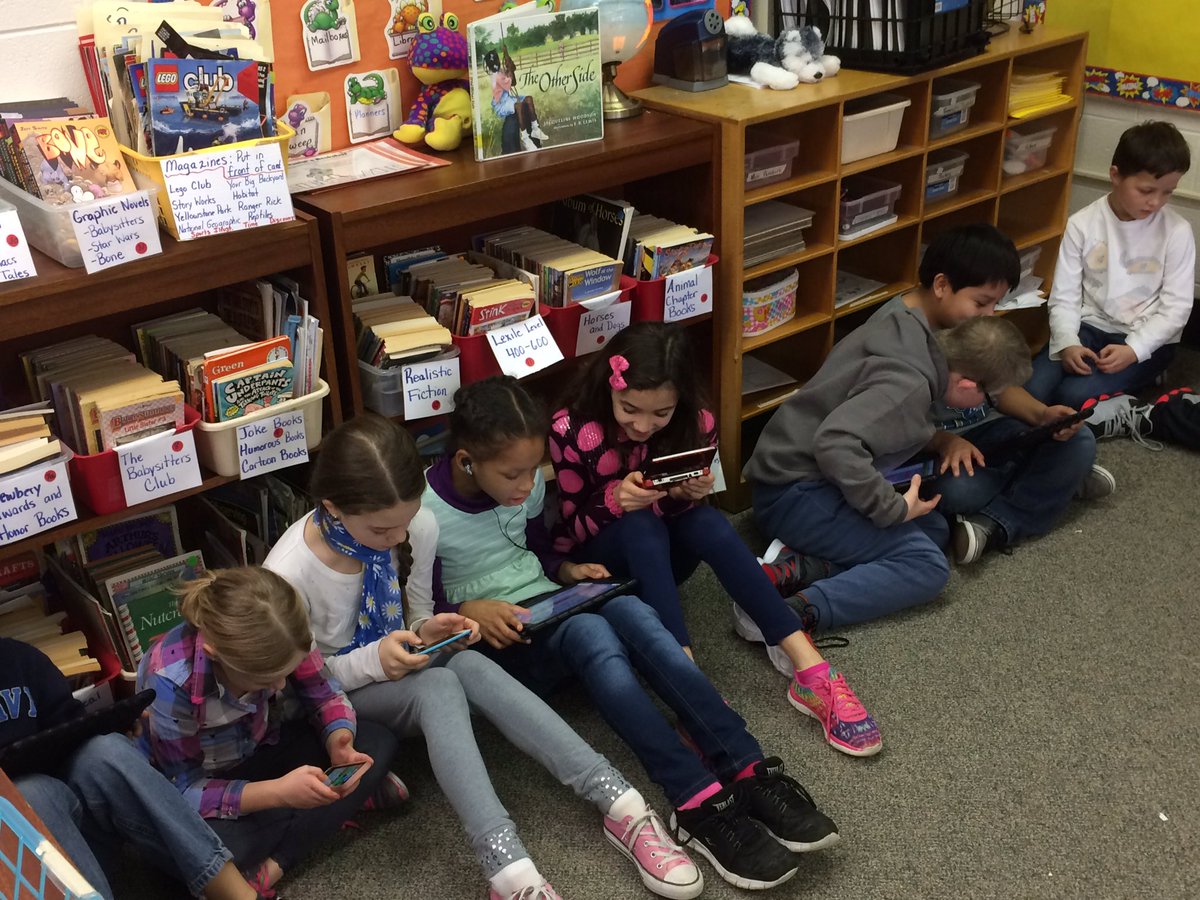 MR_ABUD's tweet photo. BYOD reward hour in @dawn_schop classroom to celebrate great performance by 4th grade students on mid-year progress! #TeamTwain https://t.co/PXLYfnpOfa