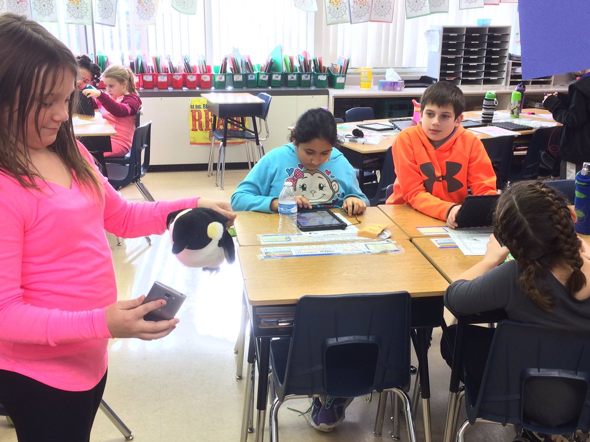 MR_ABUD's tweet photo. BYOD reward hour in @dawn_schop classroom to celebrate great performance by 4th grade students on mid-year progress! #TeamTwain https://t.co/PXLYfnpOfa