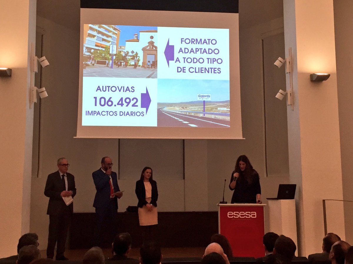 ESESAIMF's tweet photo. Patricia Sánchez y Carmen Arroyo nos explican la investigación de mercados y el plan de marketing #MBAExecutive #PantallasDigitales https://t.co/D4aoRbVLUM