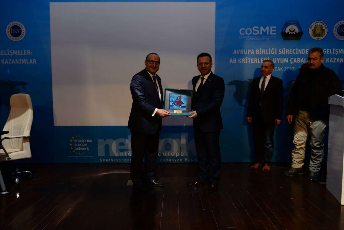 Vali Aksoy DÜ ve DTSO tarafından İKV katılımıyla düzenlenen "AB Kriterleri Uyum Çabaları"paneline katıldı <a href="/ValiAKSOY/">Hüseyin AKSOY</a> diyarbakir.gov.tr/vali-aksoy-ab-…