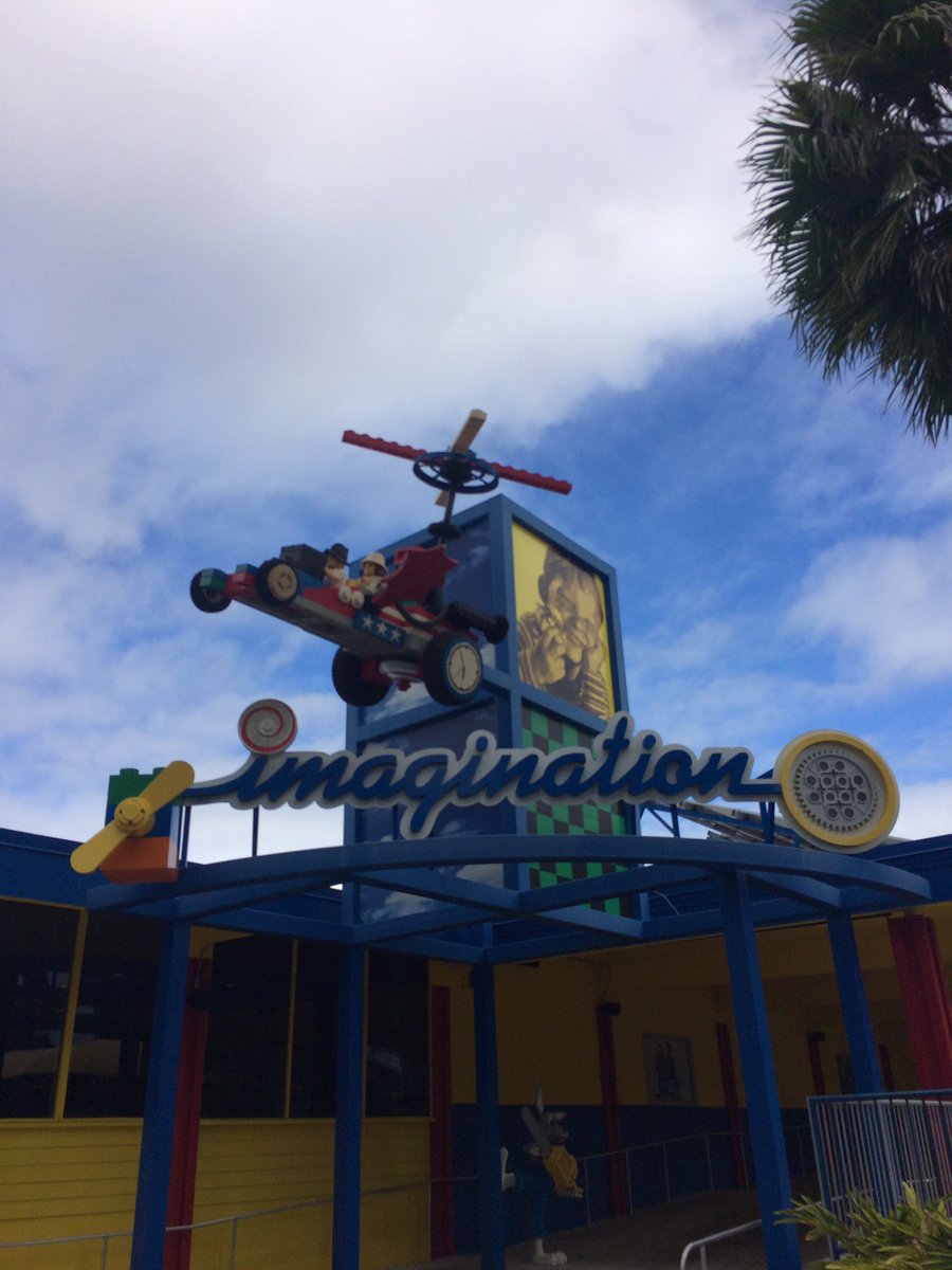 fouraspinwalls's tweet photo. We have arrived at #LEGOLAND!  Fun times learning about #axles #pulleys #levers and how #rollercoasters work! https://t.co/xq2bdClb9E