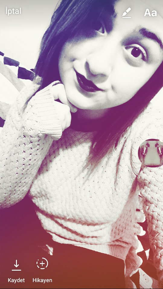 Güvensiz Kalplerimizi Karaktersiz insanlara borçluyuz.