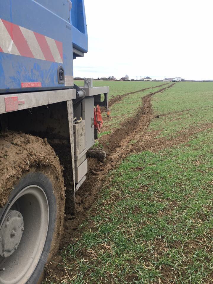 telecom_source's tweet photo. Il y a des journées comme ça où tu es en mode #MudGuy @TheMudDay #FIRE @enedis bravo à vous !#servicepublic https://t.co/CfXWP1l9mw
