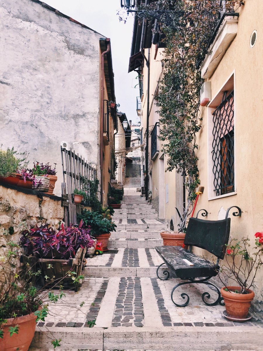 BlogViaggi's tweet photo. Abbateggio: il paese del farro. Scopri ora il fascino di uno dei borghi più belli d'Italia.
https://t.co/sjjHvCN69p https://t.co/Pwg1Pt2mNk