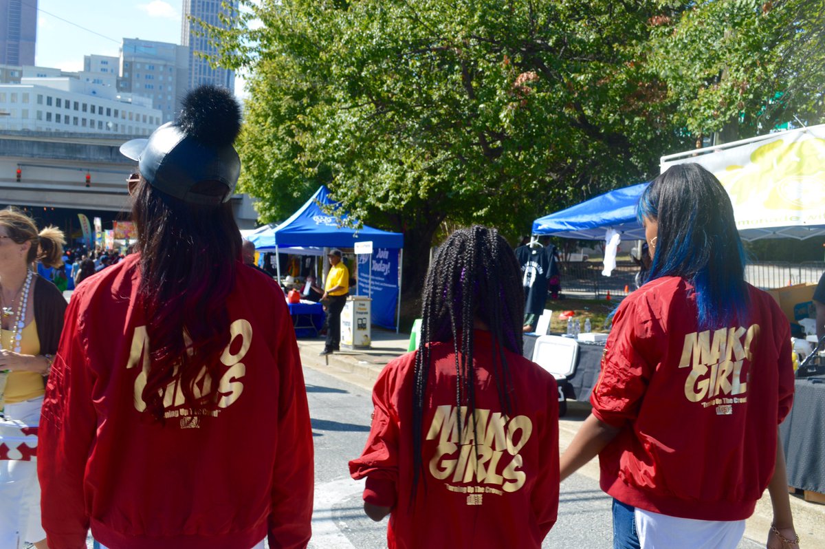 MAKOGirls's tweet photo. @MAKOGirls Custom Gold Foil #TurningUpTheCrowd bomber #jackets ON SALE NOW at https://t.co/5EKck0xAyV π₯#Shop #MakoGirls #ISetTrends #MGE https://t.co/hXY6UMTOeW