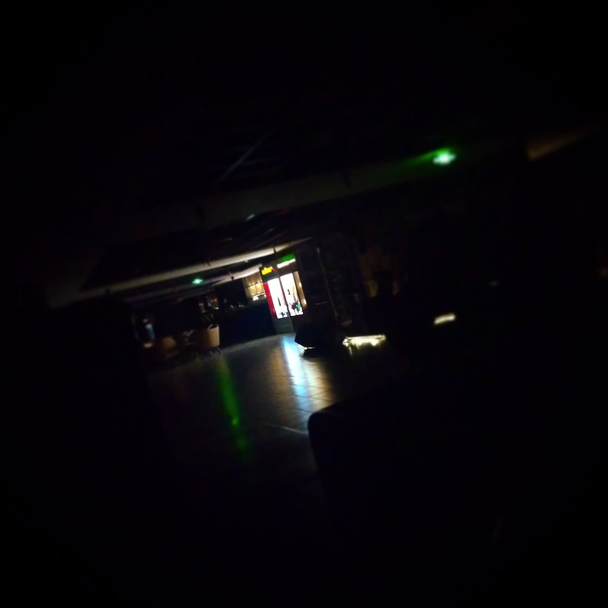dimasraiin's tweet photo. Sorry we're closed 😔 #infinitelounge #hotel https://t.co/e0NVQTylN9