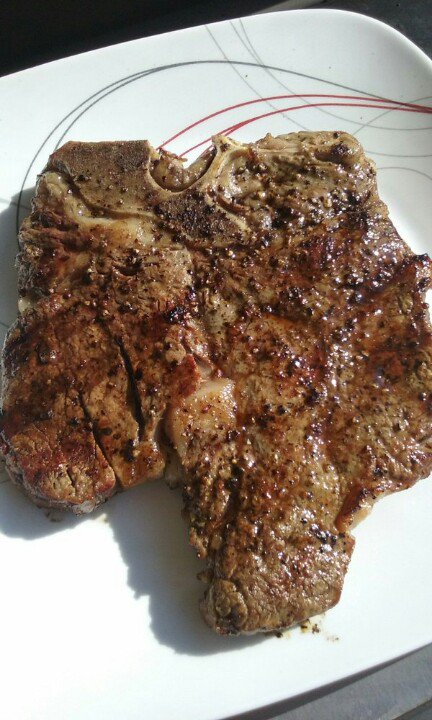 jbleezy38's tweet photo. @WeberGrills #Porterhouse, best of both worlds, as they say on @StanandHaney96K @DaveTheWatermen @DTrain96krock  #FriDave #Woo #bleezyQ https://t.co/wgiD4mTzfs