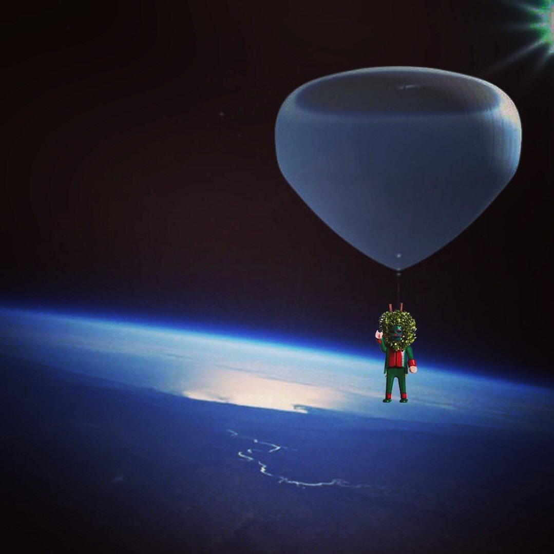 ClickPatum's tweet image. Enlairarem fins a l'estratosfera un click de Playmobil de ClickPatum! Segueix el projecte "Escampem les orenetes de la pau" a Facebook!