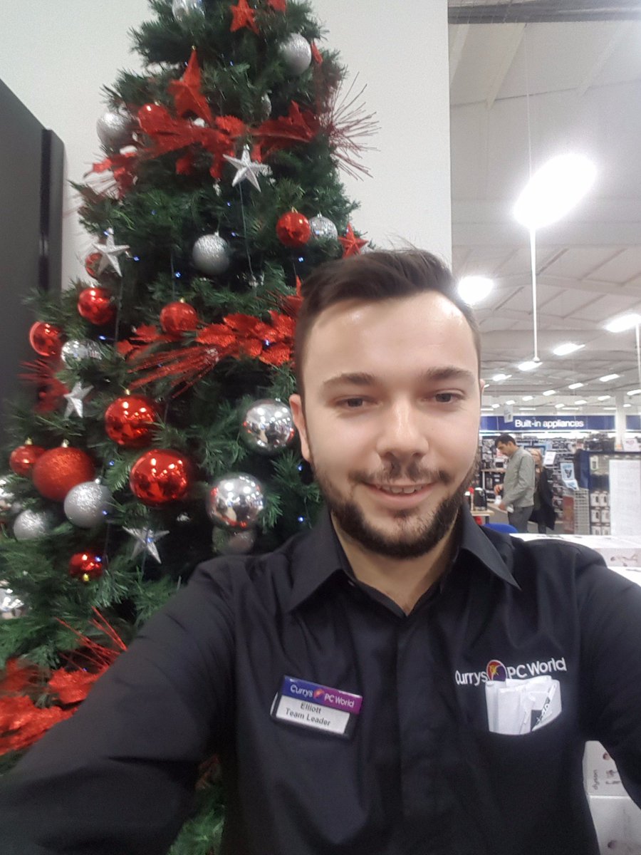 DC_ClubGold's tweet photo. Selfie Set 262: Elliott from Teesside with RM Stuart, footballer Bernie Slavin, a golden product and Christmas themed #clubgold https://t.co/oGtdOiF0Hl