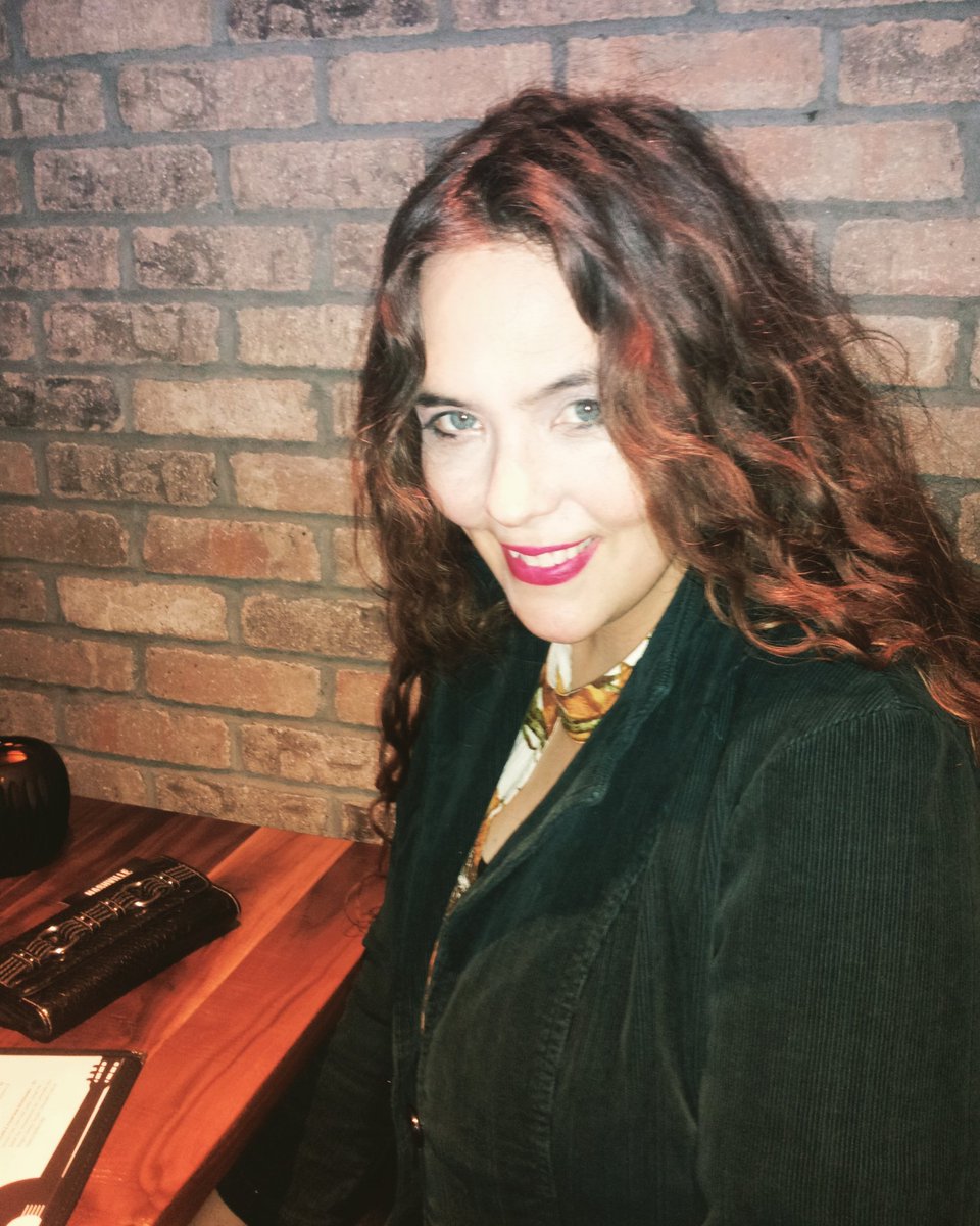 TessieART's tweet photo. #ShellLeeDavis #AngelWingsTheBand attending the #NashvilleRisingStar #event in #CoolSpringsTN #WhiskeyLounge 🎵🎶♩ https://t.co/ovobqDvvNL