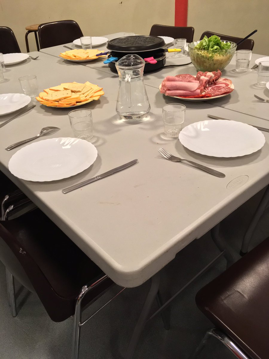 EeudfParis's tweet photo. La #Raclette n'attend que les responsables de la région @EEUdF Paris ! #RégionGourmande #Faim #BonAppétit https://t.co/6hcTKTBY3G