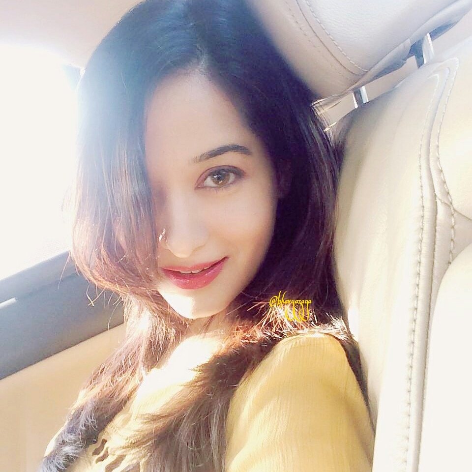 Those eyes👀 
That killer smile😃 
This messy hair😜 
A complete stunning nd beautiful selfie🔥😍 #Hottie #Stunninglady  @preetikatweets