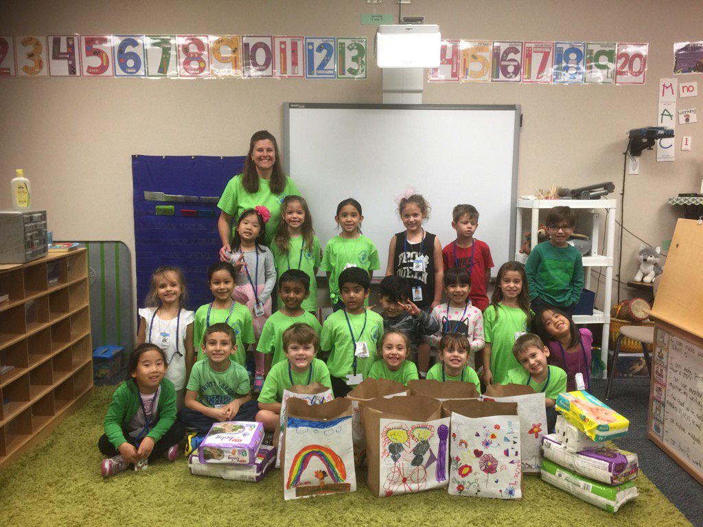 katmunford's tweet photo. Day of service #twehowl #happyclassrooms https://t.co/wRdI9aQQCD
