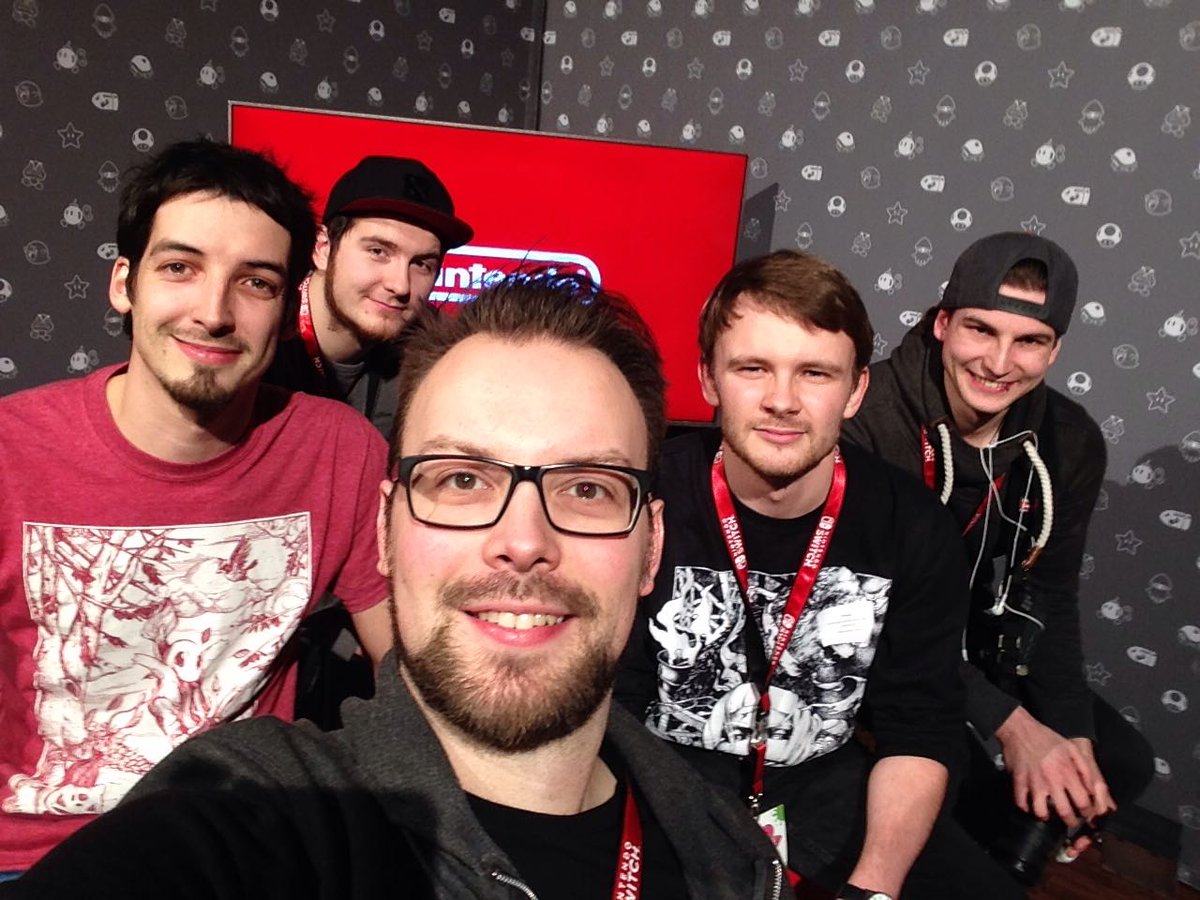 ZockedOfficial's tweet photo. Wir haben unsere Freunde von @nintendo_online auf dem #NintendoSwitch Hands-On-Event getroffen! Da haben wir uns gefreut! 
#jeansforswitch https://t.co/xGtQBmgVBd