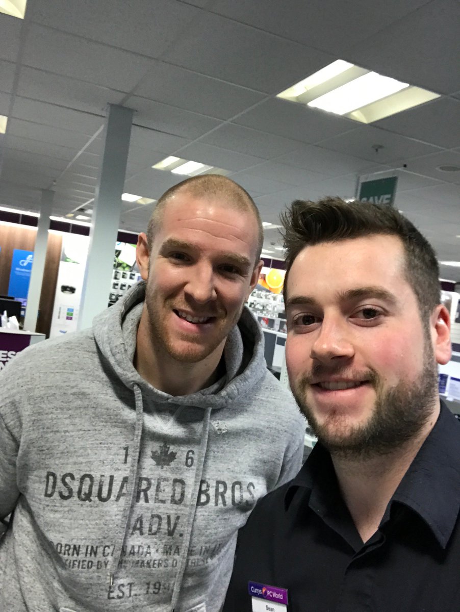 DC_ClubGold's tweet photo. Selfie Set 263: Sean from Glasgow with his RM Stuart, a golden product, Christmas themed and wtih footballer Philippe Senderos #clubgold https://t.co/HUazkGj85i