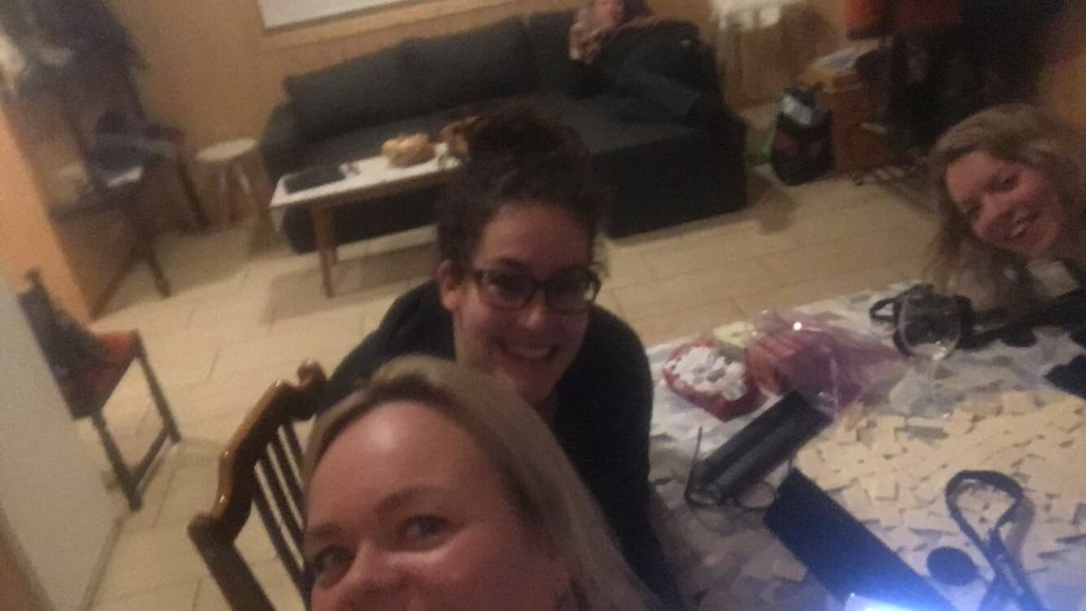 MevrouwtjeMAJO's tweet photo. Vanuit IJsland @NPORadio2 luisteren! #appje naar NL voor iets fijns van #theeagles #HotelCalifornia #ligtvoordehandmaarmooi #vinylfriday https://t.co/WY2g8hieET
