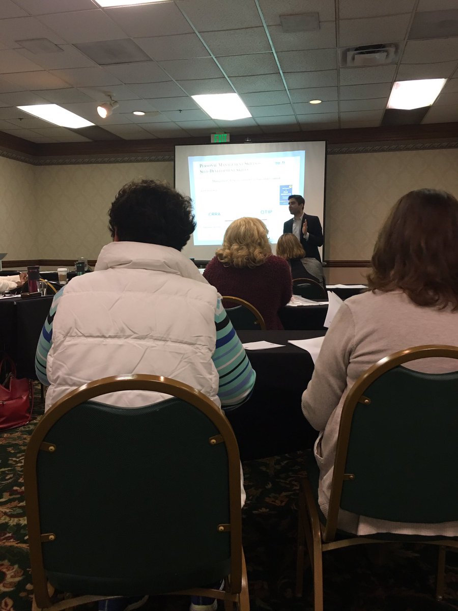 Andree_Entezari's tweet image. Great start to an organizational training with @HasibAzhand and @NONProfitMTRO learning about personal and organizational management 👨‍🏫